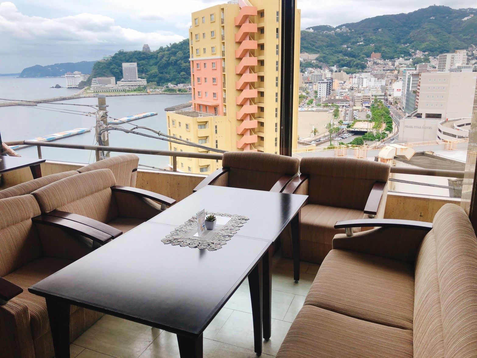 Atami Tsuki-no-Sumika hotel lobby